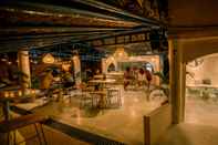 Bar, Kafe dan Lounge Mad Monkey Panglao