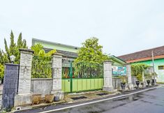 Luar Bangunan 4 OYO 92043 Kost Barokah Syariah Madiun