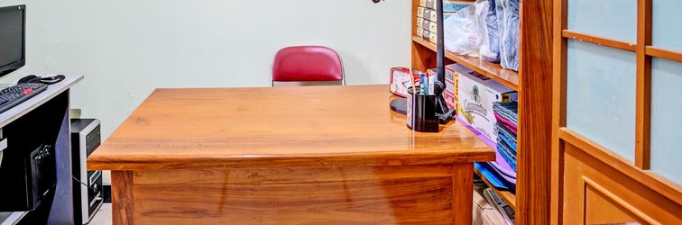 Lobi OYO 92043 Kost Barokah Syariah Madiun