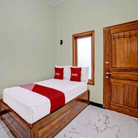 Bedroom 1 OYO 92043 Kost Barokah Syariah Madiun, 마디운 호텔