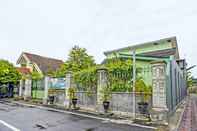 ภายนอกอาคาร OYO 92043 Kost Barokah Syariah Madiun