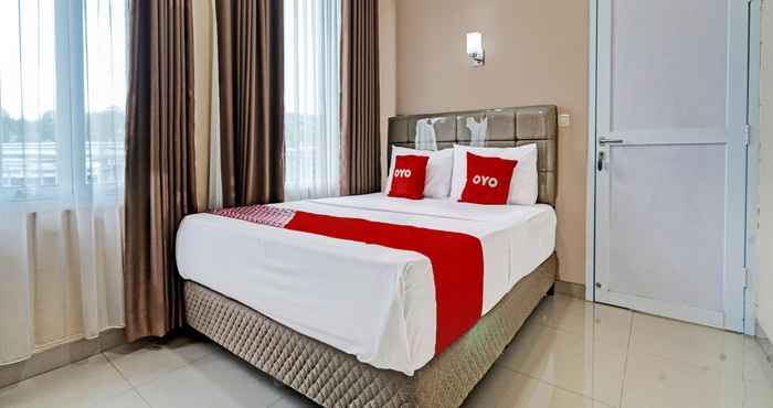 Bedroom OYO 92023 Singgasana Cipelah Syariah