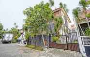 Exterior 3 OYO 92030 Ef Palm Guest House Family Syariah