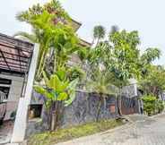 Exterior 2 OYO 92030 Ef Palm Guest House Family Syariah