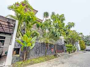 Exterior 4 OYO 92030 Ef Palm Guest House Family Syariah