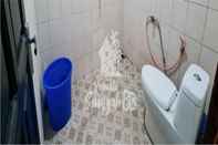 In-room Bathroom EXPRESS O 92035 Rumah Singgah 8b