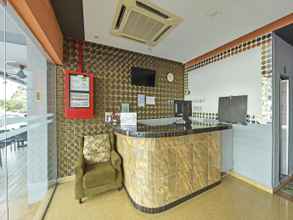 Lobi 4 OYO 90703 Hotel Rim Global