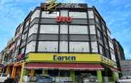 Luar Bangunan 4 SPOT ON 90705 Zenz Hotel