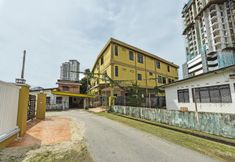 Bangunan 2 OYO 90706 Empire Inn 2