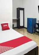 BEDROOM OYO 92060 We Bro Kost