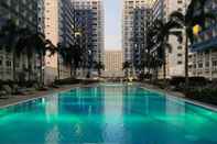 Swimming Pool M Staycation at Sea Residences