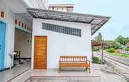 Luar Bangunan 5 SPOT ON 92044 El Shaddai Guest House