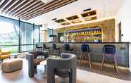 Bar, Cafe and Lounge 6 Owen House by Habyt