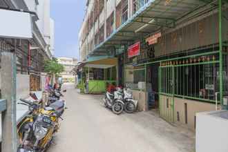 Bên ngoài 4 SPOT ON 92072 Restu Ibu Homestay Syariah