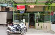 Luar Bangunan 3 SPOT ON 92072 Restu Ibu Homestay Syariah