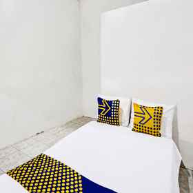 Bedroom 1 Hotel O Tarlo Guest House 4, Gudang Fortune Mate Hotels