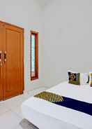 BEDROOM SPOT ON 92077 Tarlo Guest House 3