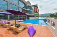 Swimming Pool FOX HARRIS Hotel & Convention Banjarnegara