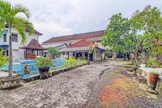 外観 Capital O 92094 Hotel Kertha