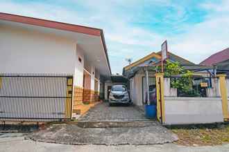 Luar Bangunan 4 SPOT ON 92093 Feri Homestay