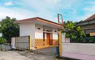 Luar Bangunan 4 SPOT ON 92093 Feri Homestay