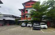 Exterior 5 OYO 92098 Kost Orange Syariah