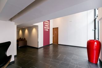 ロビー 4 Uno Express