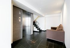 ロビー 7 Uno Express