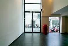 ロビー 5 Uno Express