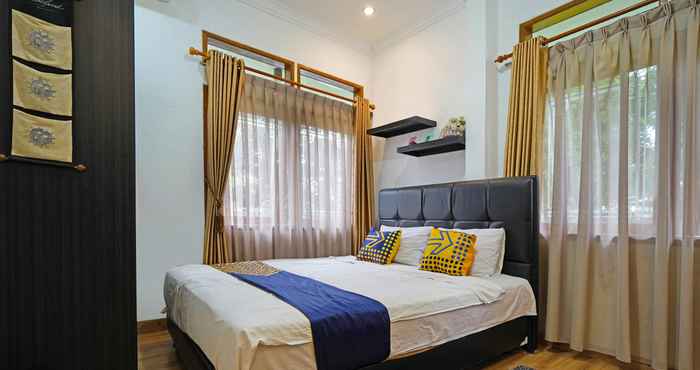 Bedroom SPOT ON 92121 Mitra Dago Antapani Syariah