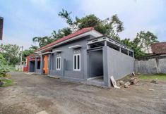 Bên ngoài 2 OYO 92118 Alif House Syariah 2