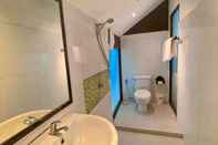 In-room Bathroom Koh Kwang Beach Resort 