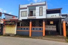 外部的 Hotel O Kost Biru