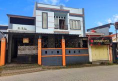 外部的 3 Hotel O Kost Biru