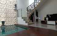 Kolam Renang 3 Villa Nora with Private Pool at Batu Malang