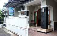 Bangunan 7 EXPRESS O 92106 Nayus Homestay Syariah