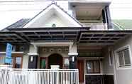 Bangunan 4 EXPRESS O 92106 Nayus Homestay Syariah