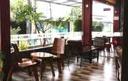 Bar, Kafe, dan Lounge 5 Merlion Hotel