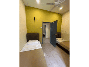 Kamar Tidur 4 KRS Pines Guesthouse