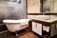 Phòng tắm bên trong Iris Hotel & Apartment Hai Phong