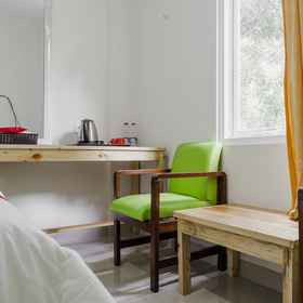 Urbanview Hotel Minongga Pondok Labu by RedDoorz 6, Hotel Terminal Pondok Cabe
