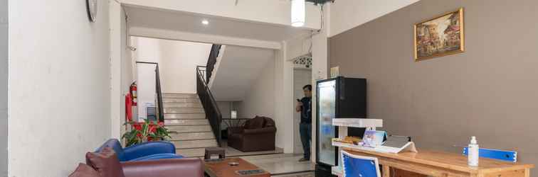 Lobi Urbanview Hotel Minongga Pondok Labu by RedDoorz