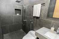 In-room Bathroom Leu Vit Homestay