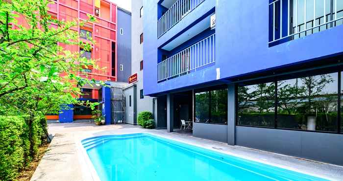 Swimming Pool RedDoorz Premium Parc Residence 