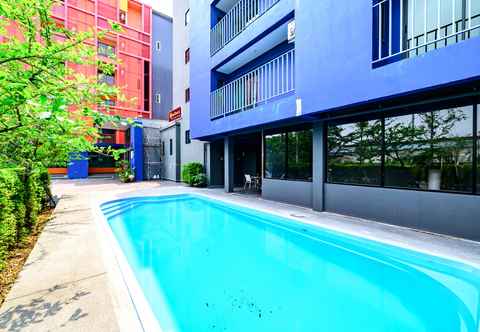 Swimming Pool RedDoorz Premium Parc Residence 