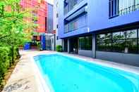 Swimming Pool RedDoorz Premium Parc Residence 