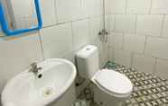 Toilet Kamar 4 Karina Guest House Syariah