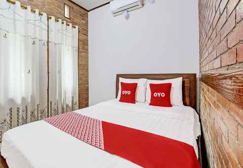 Bedroom OYO 92201 Nayo Homestay Syariah