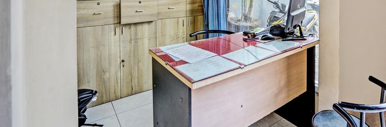 Lobi OYO Life 92190 Arya Guest House