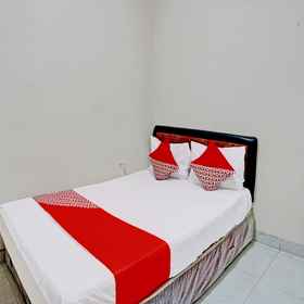 Bedroom1OYO Life 92190 Arya Guest House,Musholla Al Burhany Rejosari飯店